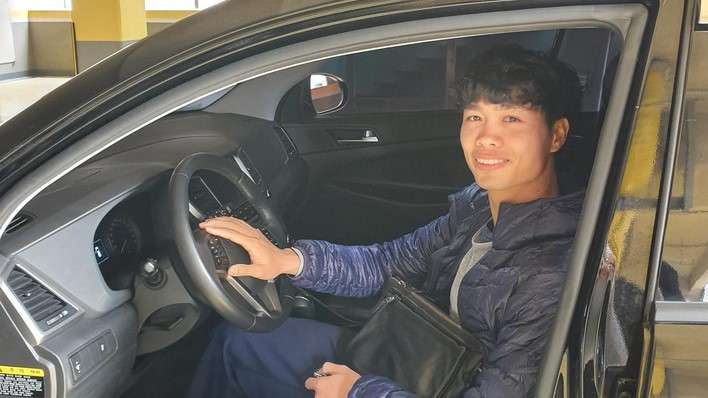 Công Phượng kể chuyện tự lái xe ở Hàn Quốc khiến fan thót tim