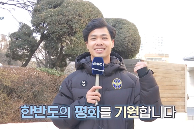 Công Phượng sắm vai dự báo thời tiết trên truyền hình Hàn Quốc
