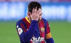 Lionel Messi chơi xấu, đối phương nhận thẻ vàng